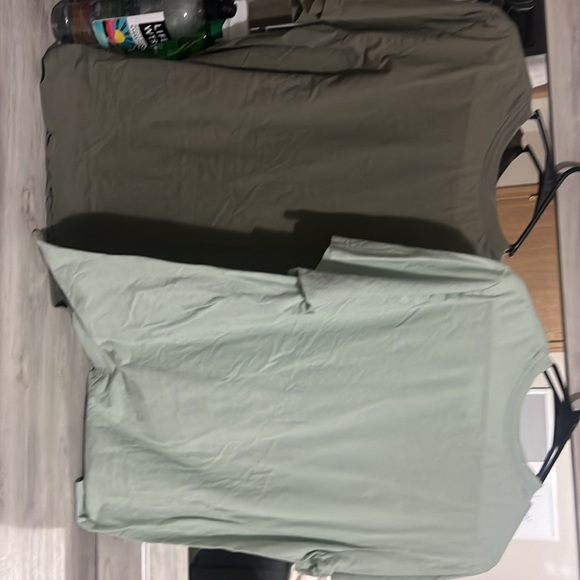 Nike tees - Picture 2 of 2